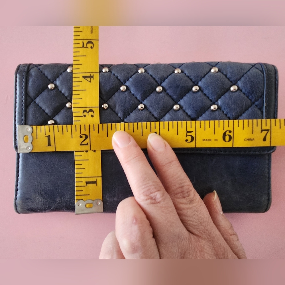 NWOT Badgley Mischka Distressed Look Stadded Wallet - Picture 15 of 15